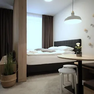 Honest Smichov Апартаменты
