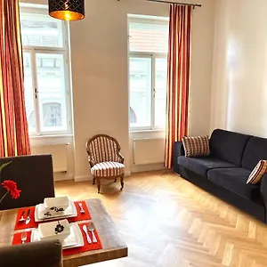 Amazing Zborovska Apartment