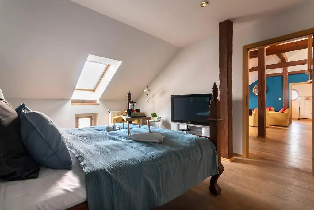 5Bd Duplex - Billiard - Home Cinema - Central Prag Apartment